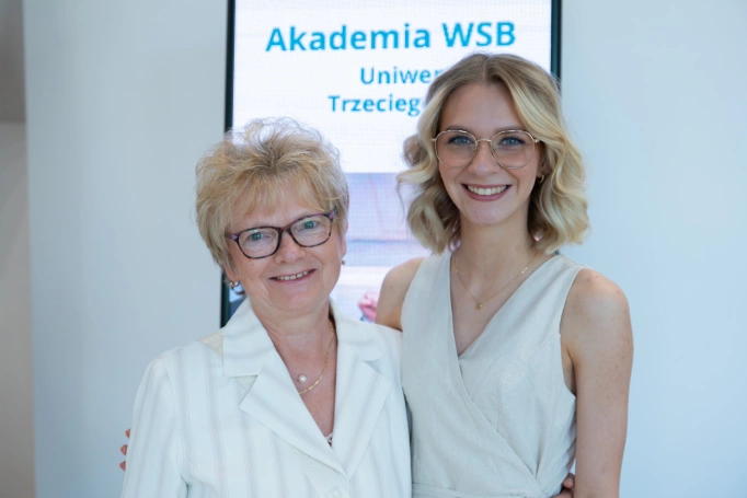 Zdjęcie nr 13 z galerii Uroczysta Gala Zakończenia Roku Akademickiego 2025/2026 Uniwersytetu Trzeciego Wieku Akademii WSB w Jaworznie