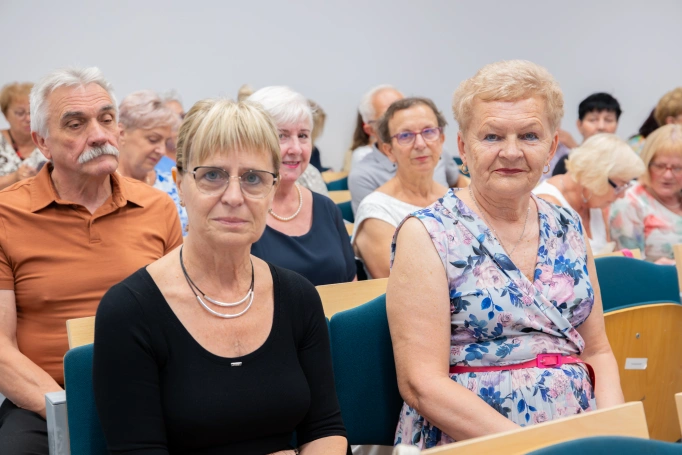 Zdjęcie nr 17 z galerii Uroczysta Gala Zakończenia Roku Akademickiego 2025/2026 Uniwersytetu Trzeciego Wieku Akademii WSB w Jaworznie