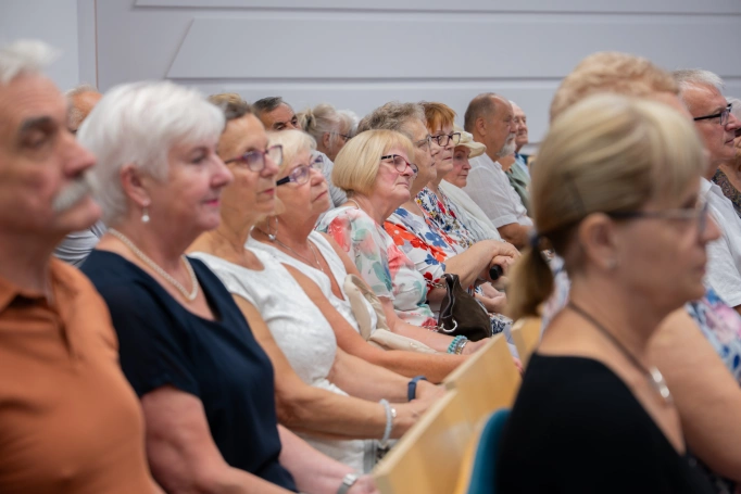 Zdjęcie nr 22 z galerii Uroczysta Gala Zakończenia Roku Akademickiego 2025/2026 Uniwersytetu Trzeciego Wieku Akademii WSB w Jaworznie