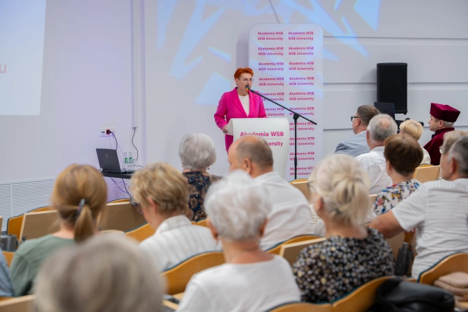 Zdjęcie nr 24 z galerii Uroczysta Gala Zakończenia Roku Akademickiego 2025/2026 Uniwersytetu Trzeciego Wieku Akademii WSB w Jaworznie