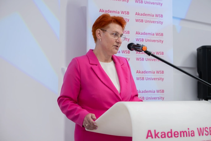 Zdjęcie nr 25 z galerii Uroczysta Gala Zakończenia Roku Akademickiego 2025/2026 Uniwersytetu Trzeciego Wieku Akademii WSB w Jaworznie