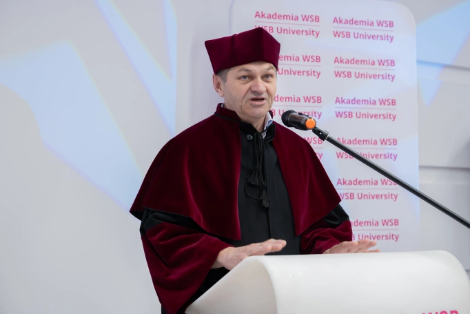 Zdjęcie nr 26 z galerii Uroczysta Gala Zakończenia Roku Akademickiego 2025/2026 Uniwersytetu Trzeciego Wieku Akademii WSB w Jaworznie