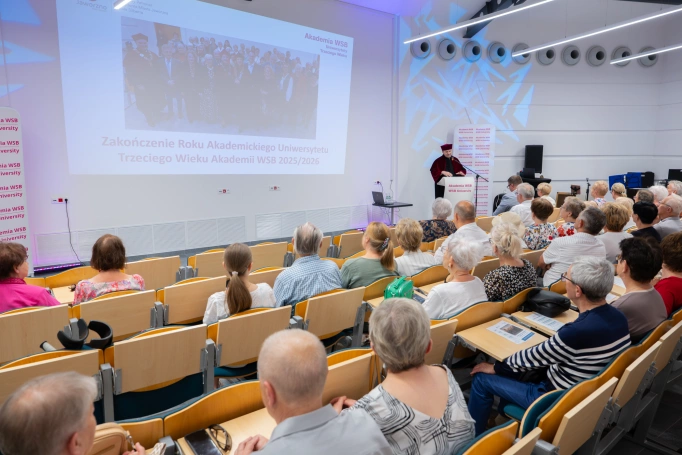 Zdjęcie nr 27 z galerii Uroczysta Gala Zakończenia Roku Akademickiego 2025/2026 Uniwersytetu Trzeciego Wieku Akademii WSB w Jaworznie