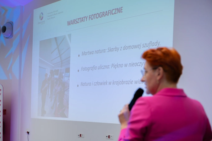 Zdjęcie nr 34 z galerii Uroczysta Gala Zakończenia Roku Akademickiego 2025/2026 Uniwersytetu Trzeciego Wieku Akademii WSB w Jaworznie