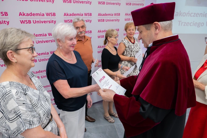 Zdjęcie nr 39 z galerii Uroczysta Gala Zakończenia Roku Akademickiego 2025/2026 Uniwersytetu Trzeciego Wieku Akademii WSB w Jaworznie