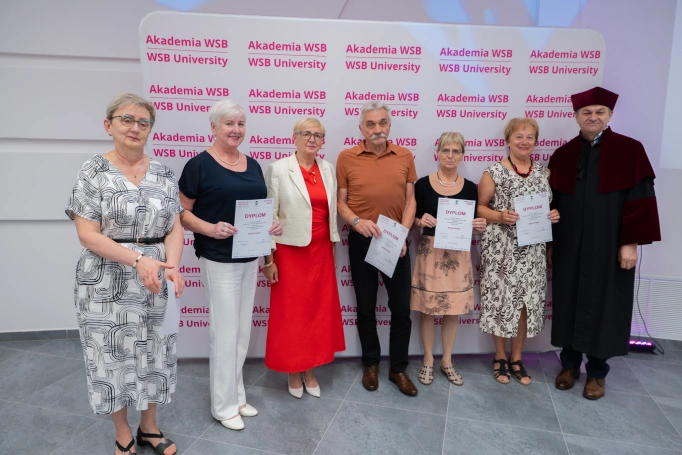Zdjęcie nr 42 z galerii Uroczysta Gala Zakończenia Roku Akademickiego 2025/2026 Uniwersytetu Trzeciego Wieku Akademii WSB w Jaworznie