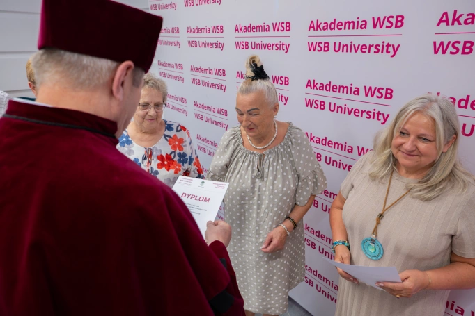 Zdjęcie nr 44 z galerii Uroczysta Gala Zakończenia Roku Akademickiego 2025/2026 Uniwersytetu Trzeciego Wieku Akademii WSB w Jaworznie