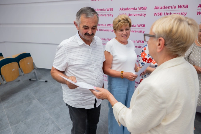 Zdjęcie nr 46 z galerii Uroczysta Gala Zakończenia Roku Akademickiego 2025/2026 Uniwersytetu Trzeciego Wieku Akademii WSB w Jaworznie