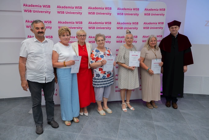 Zdjęcie nr 47 z galerii Uroczysta Gala Zakończenia Roku Akademickiego 2025/2026 Uniwersytetu Trzeciego Wieku Akademii WSB w Jaworznie
