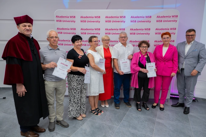 Zdjęcie nr 51 z galerii Uroczysta Gala Zakończenia Roku Akademickiego 2025/2026 Uniwersytetu Trzeciego Wieku Akademii WSB w Jaworznie