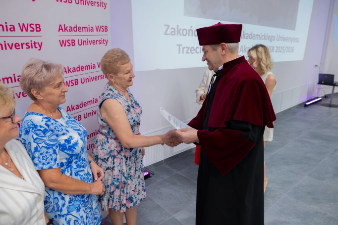 Zdjęcie nr 53 z galerii Uroczysta Gala Zakończenia Roku Akademickiego 2025/2026 Uniwersytetu Trzeciego Wieku Akademii WSB w Jaworznie