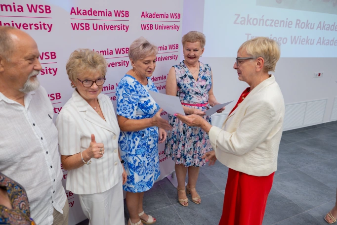 Zdjęcie nr 54 z galerii Uroczysta Gala Zakończenia Roku Akademickiego 2025/2026 Uniwersytetu Trzeciego Wieku Akademii WSB w Jaworznie