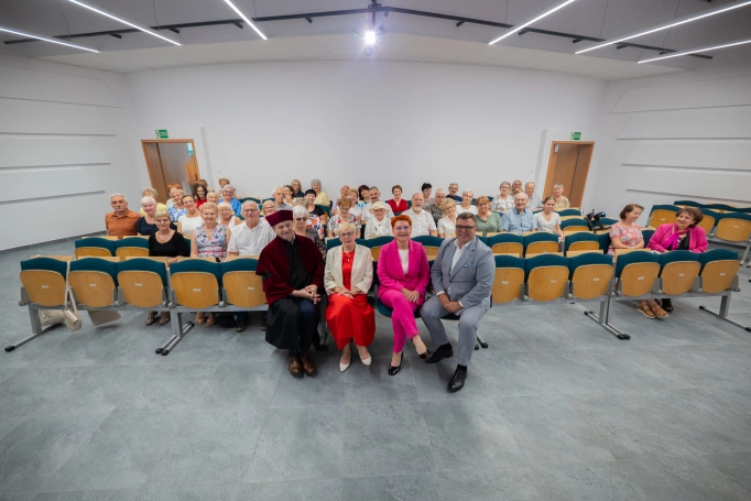 Zdjęcie nr 56 z galerii Uroczysta Gala Zakończenia Roku Akademickiego 2025/2026 Uniwersytetu Trzeciego Wieku Akademii WSB w Jaworznie