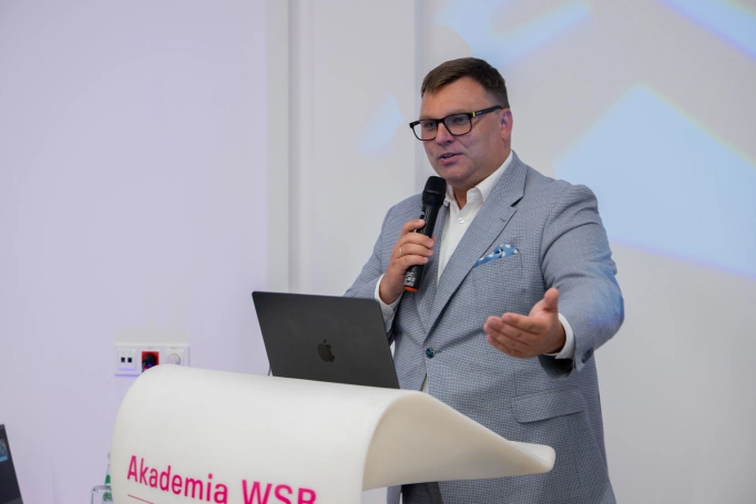 Zdjęcie nr 58 z galerii Uroczysta Gala Zakończenia Roku Akademickiego 2025/2026 Uniwersytetu Trzeciego Wieku Akademii WSB w Jaworznie