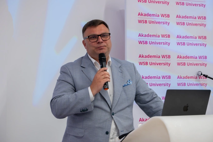 Zdjęcie nr 50 z galerii Uroczysta Gala Zakończenia Roku Akademickiego 2025/2026 Uniwersytetu Trzeciego Wieku Akademii WSB w Jaworznie