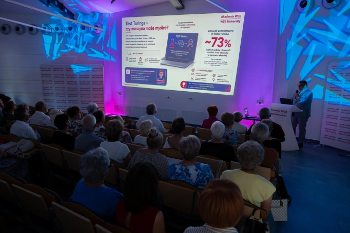 Zdjęcie nr 62 z galerii Uroczysta Gala Zakończenia Roku Akademickiego 2025/2026 Uniwersytetu Trzeciego Wieku Akademii WSB w Jaworznie