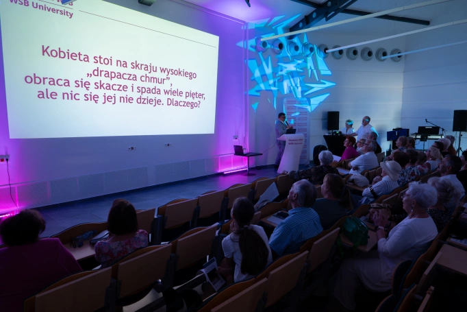 Zdjęcie nr 65 z galerii Uroczysta Gala Zakończenia Roku Akademickiego 2025/2026 Uniwersytetu Trzeciego Wieku Akademii WSB w Jaworznie