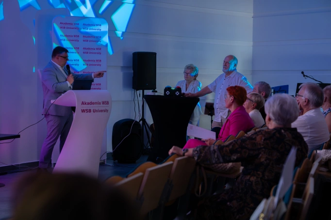 Zdjęcie nr 66 z galerii Uroczysta Gala Zakończenia Roku Akademickiego 2025/2026 Uniwersytetu Trzeciego Wieku Akademii WSB w Jaworznie