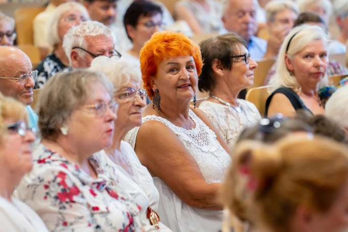 Zdjęcie nr 13 z galerii Gala Zakończenia Roku Akademickiego 2025/2026 Uniwersytetu Trzeciego Wieku Akademii WSB