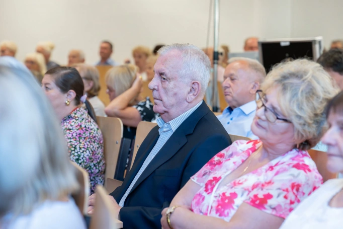 Zdjęcie nr 24 z galerii Gala Zakończenia Roku Akademickiego 2025/2026 Uniwersytetu Trzeciego Wieku Akademii WSB