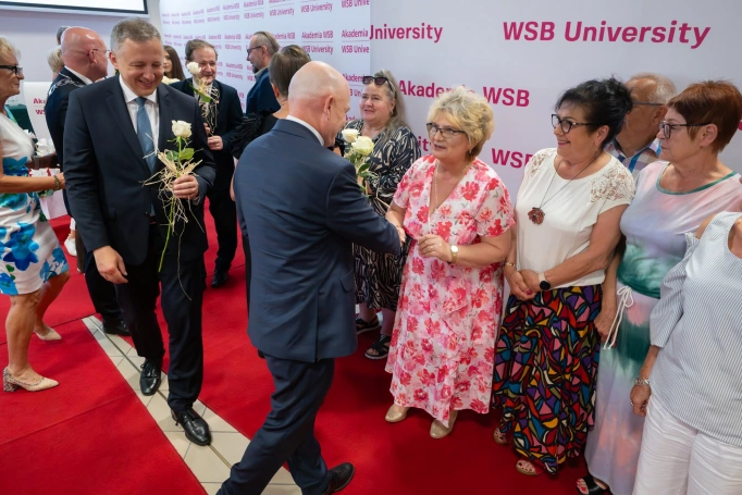Zdjęcie nr 28 z galerii Gala Zakończenia Roku Akademickiego 2025/2026 Uniwersytetu Trzeciego Wieku Akademii WSB