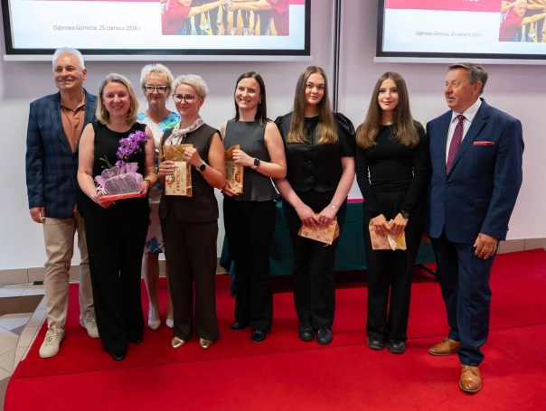 Zdjęcie nr 20 z galerii Gala Zakończenia Roku Akademickiego 2025/2026 Uniwersytetu Trzeciego Wieku Akademii WSB