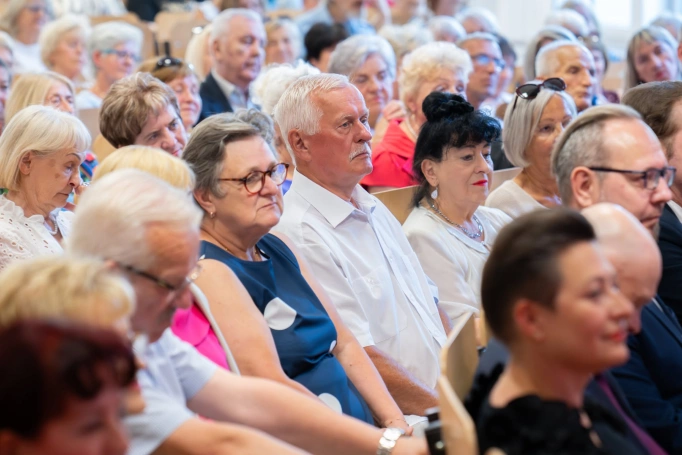 Zdjęcie nr 33 z galerii Gala Zakończenia Roku Akademickiego 2025/2026 Uniwersytetu Trzeciego Wieku Akademii WSB