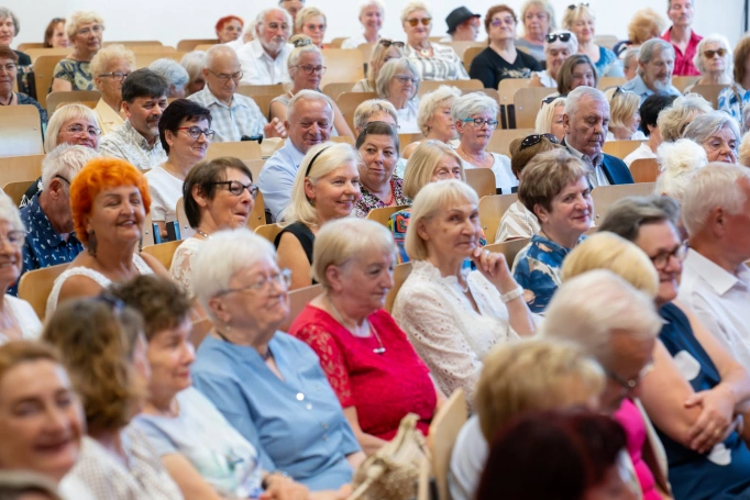 Zdjęcie nr 32 z galerii Gala Zakończenia Roku Akademickiego 2025/2026 Uniwersytetu Trzeciego Wieku Akademii WSB