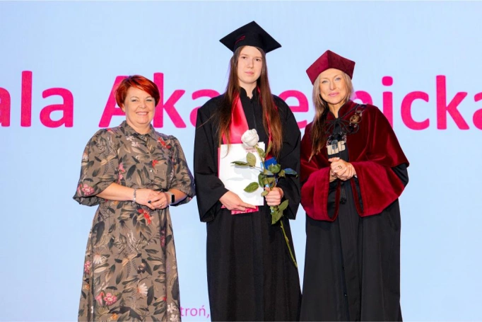 Zdjęcie nr 14 z galerii Gala Akademicka Akademii WSB Wydziału w Cieszynie | 30.06.2026