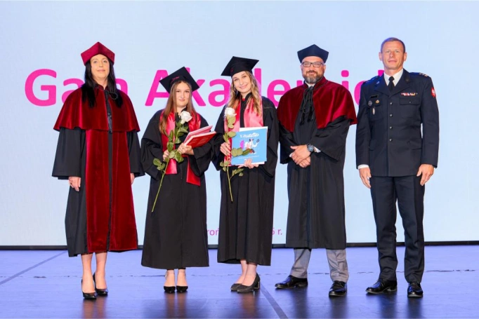 Zdjęcie nr 18 z galerii Gala Akademicka Akademii WSB Wydziału w Cieszynie | 30.06.2026