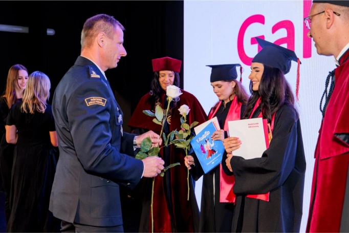 Zdjęcie nr 20 z galerii Gala Akademicka Akademii WSB Wydziału w Cieszynie | 30.06.2026