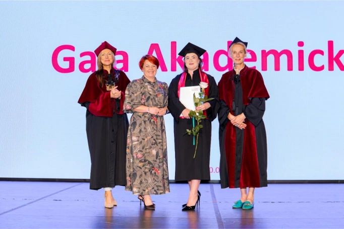 Zdjęcie nr 23 z galerii Gala Akademicka Akademii WSB Wydziału w Cieszynie | 30.06.2026