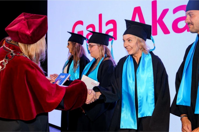 Zdjęcie nr 26 z galerii Gala Akademicka Akademii WSB Wydziału w Cieszynie | 30.06.2026