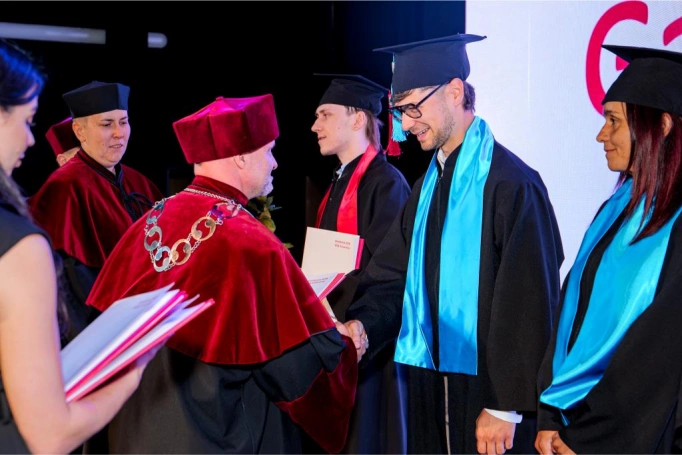 Zdjęcie nr 32 z galerii Gala Akademicka Akademii WSB Wydziału w Cieszynie | 30.06.2026