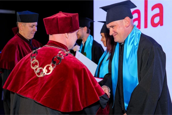 Zdjęcie nr 33 z galerii Gala Akademicka Akademii WSB Wydziału w Cieszynie | 30.06.2026