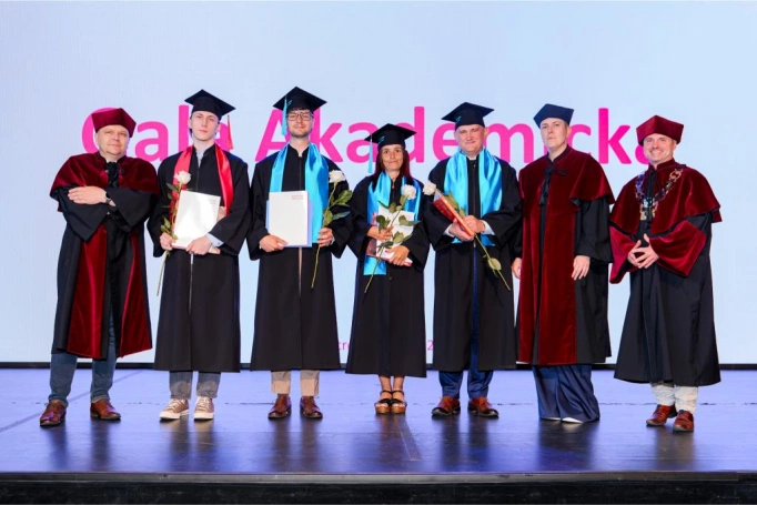 Zdjęcie nr 34 z galerii Gala Akademicka Akademii WSB Wydziału w Cieszynie | 30.06.2026
