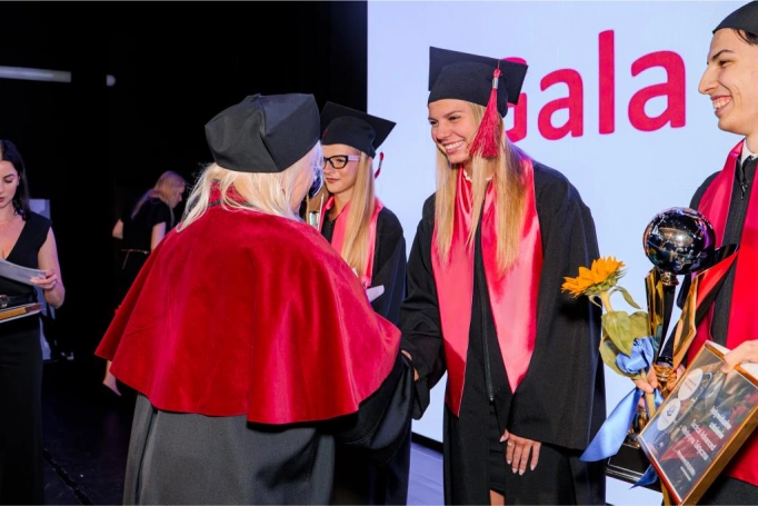 Zdjęcie nr 36 z galerii Gala Akademicka Akademii WSB Wydziału w Cieszynie | 30.06.2026