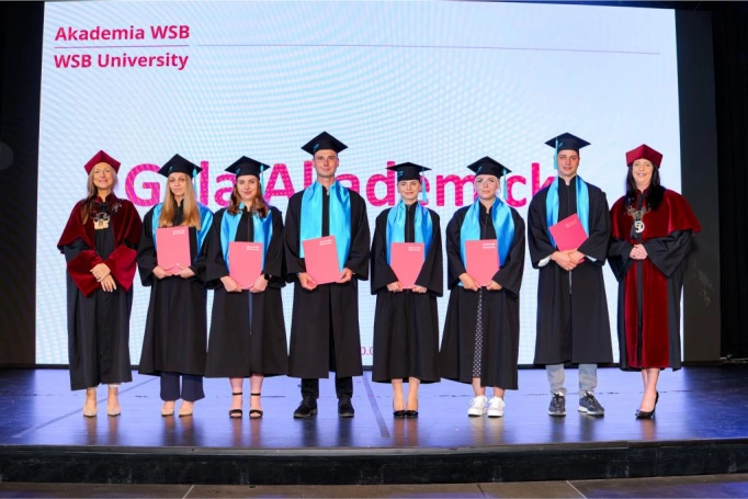 Zdjęcie nr 39 z galerii Gala Akademicka Akademii WSB Wydziału w Cieszynie | 30.06.2026