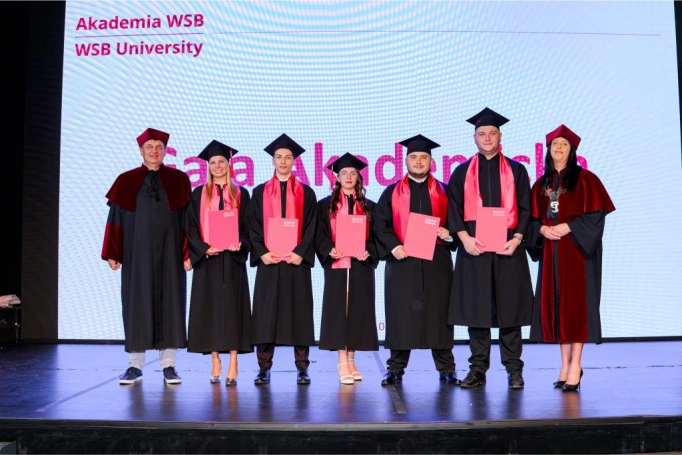 Zdjęcie nr 40 z galerii Gala Akademicka Akademii WSB Wydziału w Cieszynie | 30.06.2026