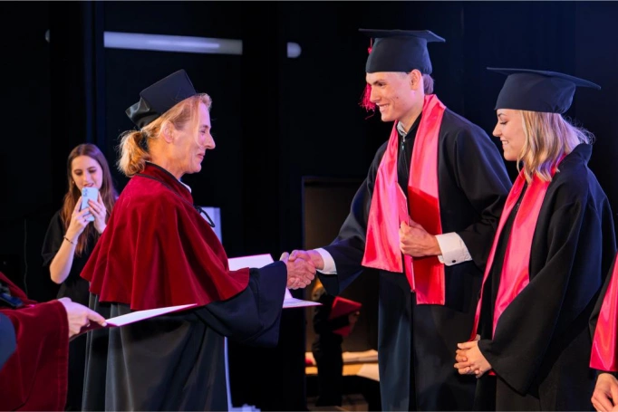 Zdjęcie nr 46 z galerii Gala Akademicka Akademii WSB Wydziału w Cieszynie | 30.06.2026