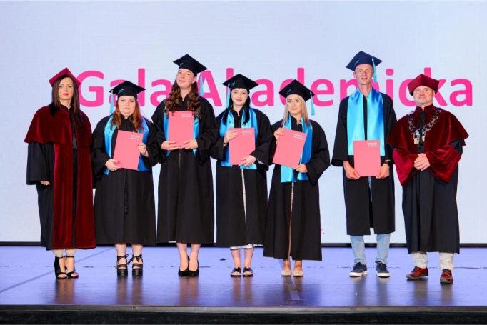 Zdjęcie nr 53 z galerii Gala Akademicka Akademii WSB Wydziału w Cieszynie | 30.06.2026
