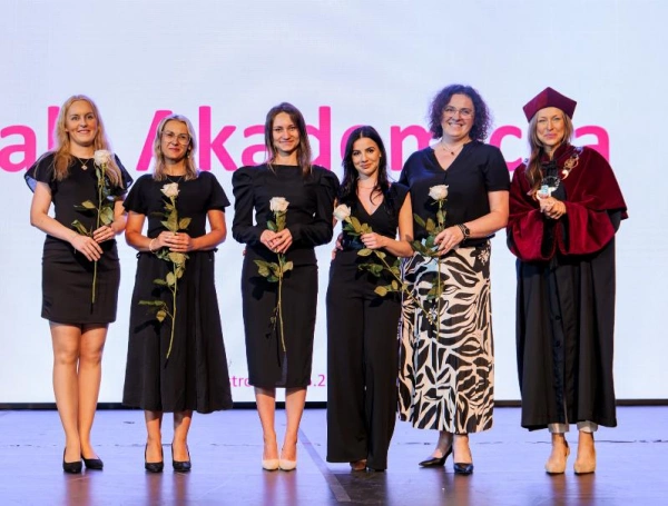 Zdjęcie nr 70 z galerii Gala Akademicka Akademii WSB Wydziału w Cieszynie | 30.06.2026