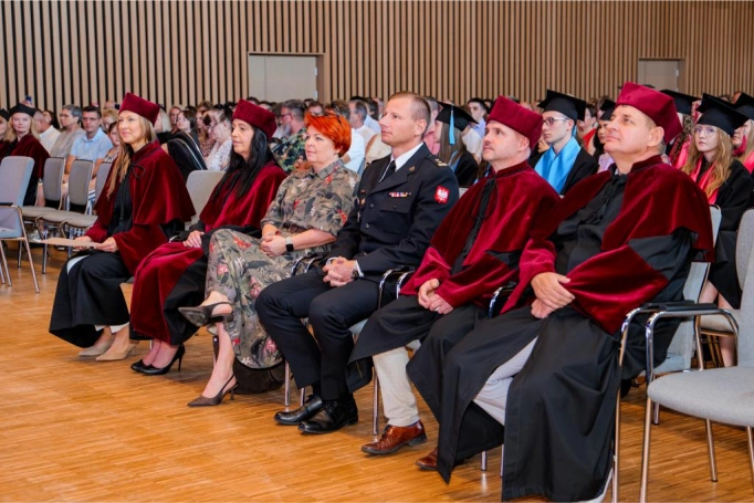 Zdjęcie nr 2 z galerii Gala Akademicka Akademii WSB Wydziału w Cieszynie | 30.06.2026