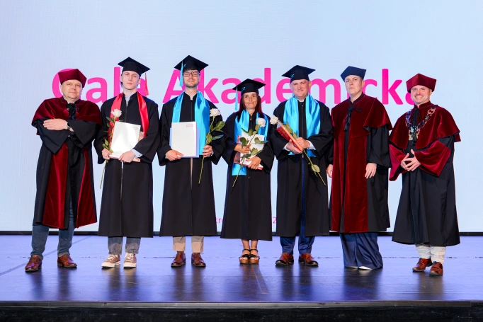 Zdjęcie nr 35 z galerii Gala Akademicka Akademii WSB Wydziału Zamiejscowego w Cieszynie