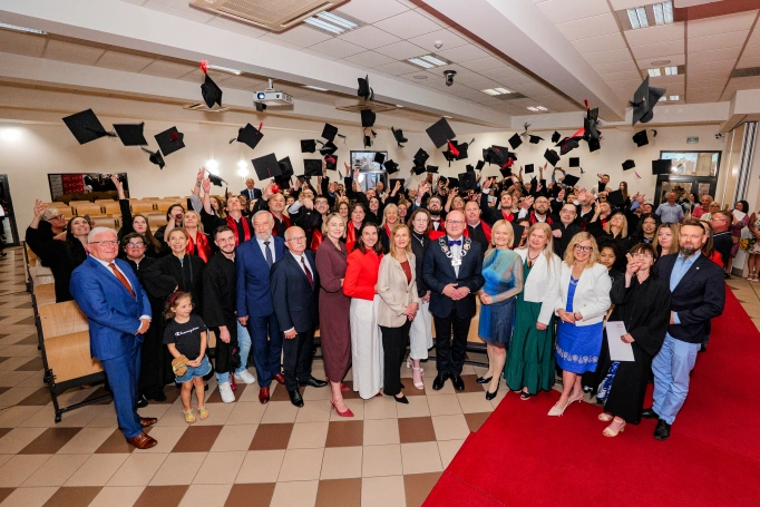 Zdjęcie nr 156 z galerii Dyplomy, wyr&oacute;żnienia i nowe zawodowe możliwości