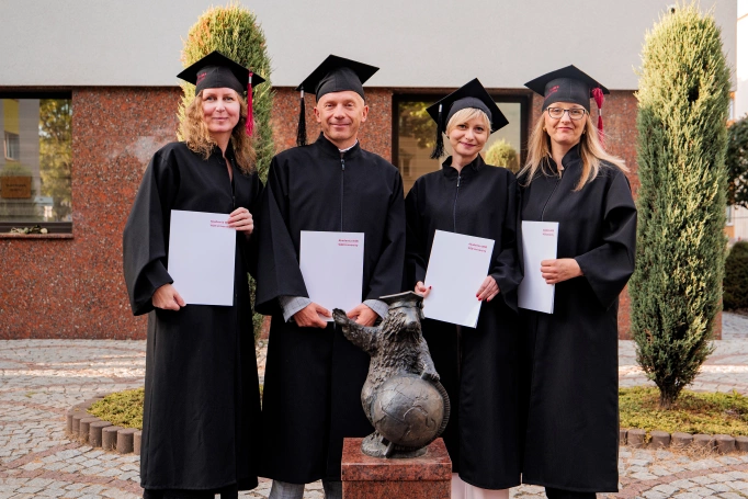 Zdjęcie nr 145 z galerii Dyplomy, wyr&oacute;żnienia i nowe zawodowe możliwości