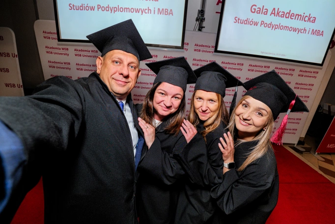 Zdjęcie nr 18 z galerii Dyplomy, wyr&oacute;żnienia i nowe zawodowe możliwości
