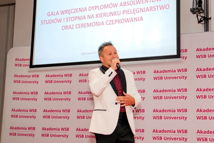 Zdjęcie nr 17 z galerii Dyplomy, czepkowanie i uroczyste przyrzeczenie. Absolwenci pielęgniarstwa Akademii WSB świętowali zakończenie studi&oacute;w I