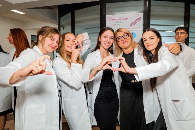 Zdjęcie nr 30 z galerii Dyplomy, czepkowanie i uroczyste przyrzeczenie. Absolwenci pielęgniarstwa Akademii WSB świętowali zakończenie studi&oacute;w I