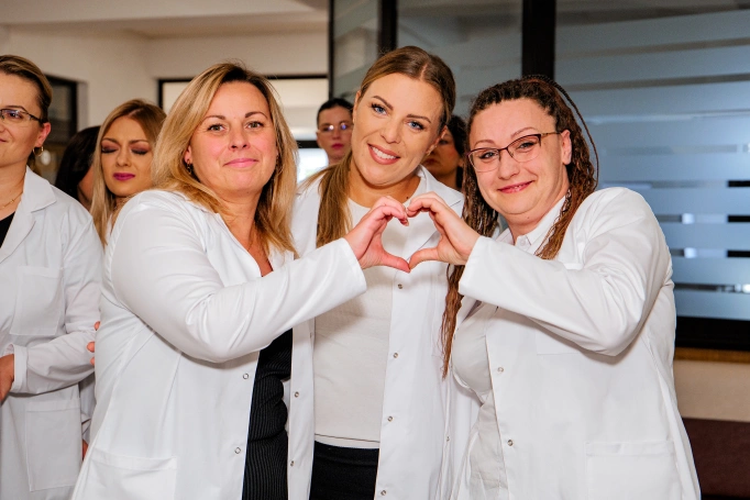 Zdjęcie nr 47 z galerii Dyplomy, czepkowanie i uroczyste przyrzeczenie. Absolwenci pielęgniarstwa Akademii WSB świętowali zakończenie studi&oacute;w I